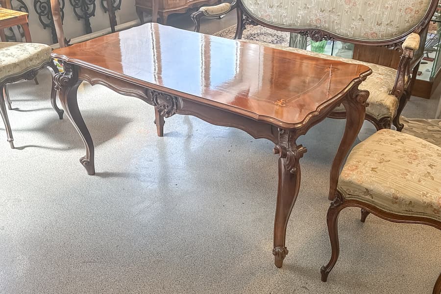 Couchtisch im Barockstil